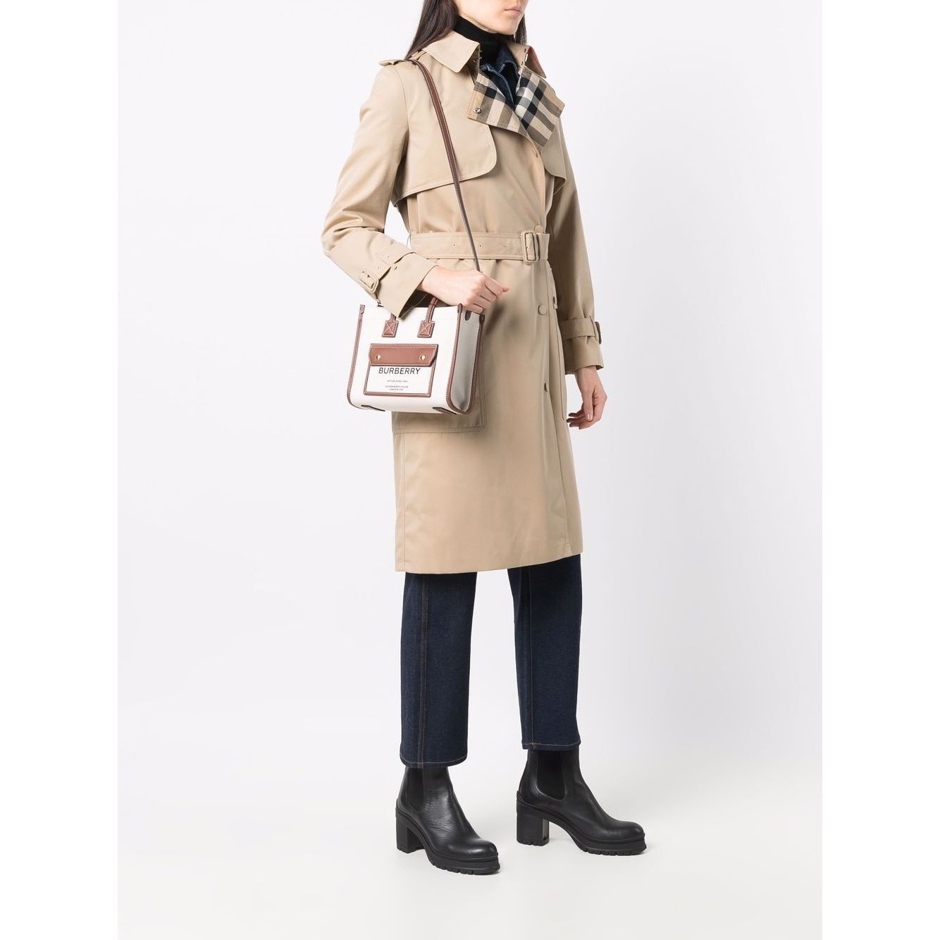 Front view with bag zipped and handles upright.