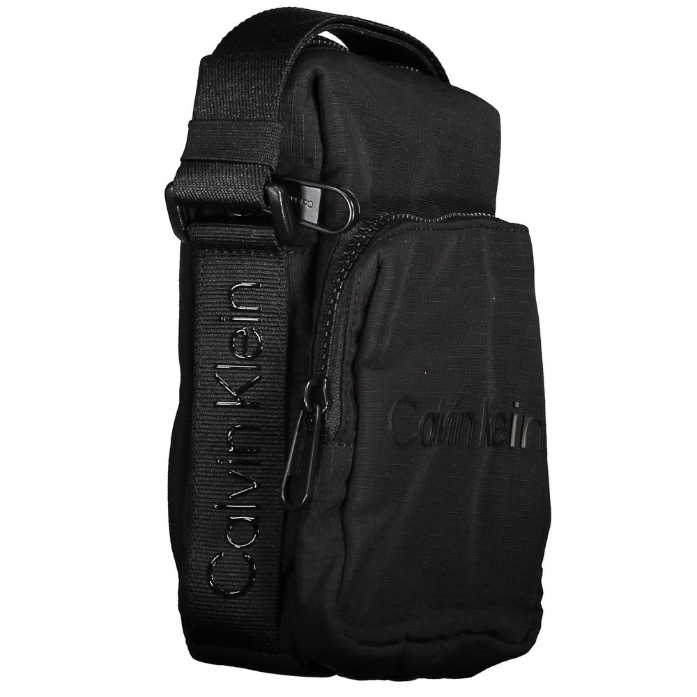 Front view with bag zipped and handles upright.