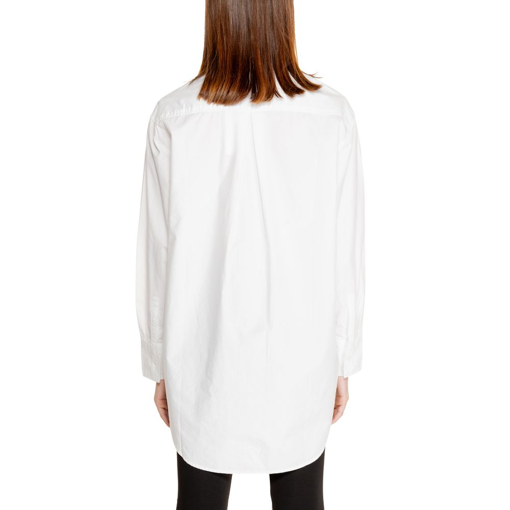 Front view with bag zipped and handles upright.