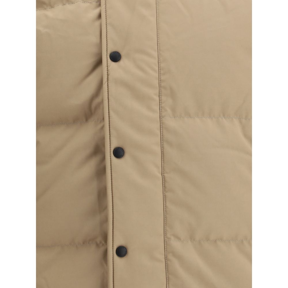 Front view with bag zipped and handles upright.