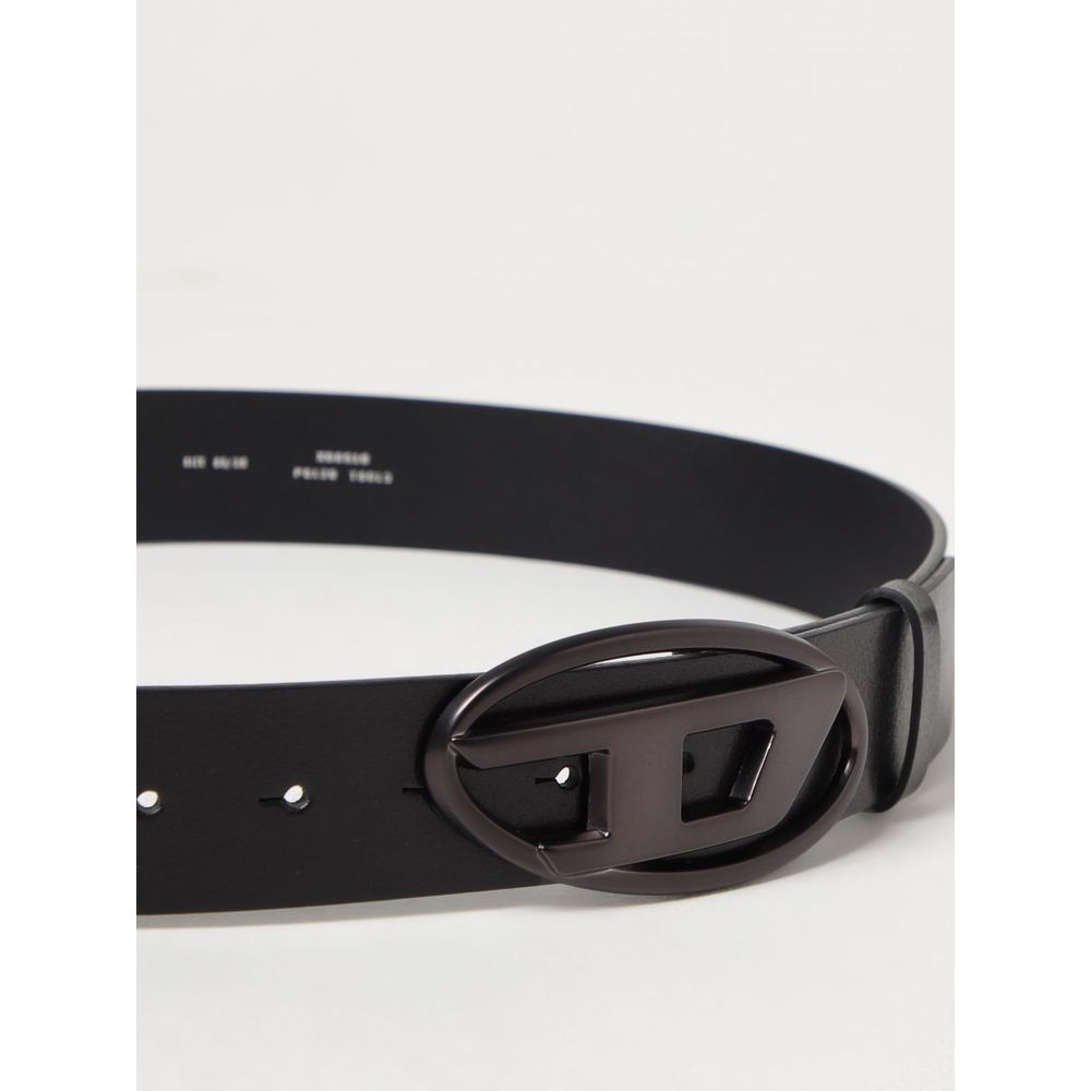 Diesel Black Leather Regular Belt with metal logo buckle for everyday wear and sophistication.