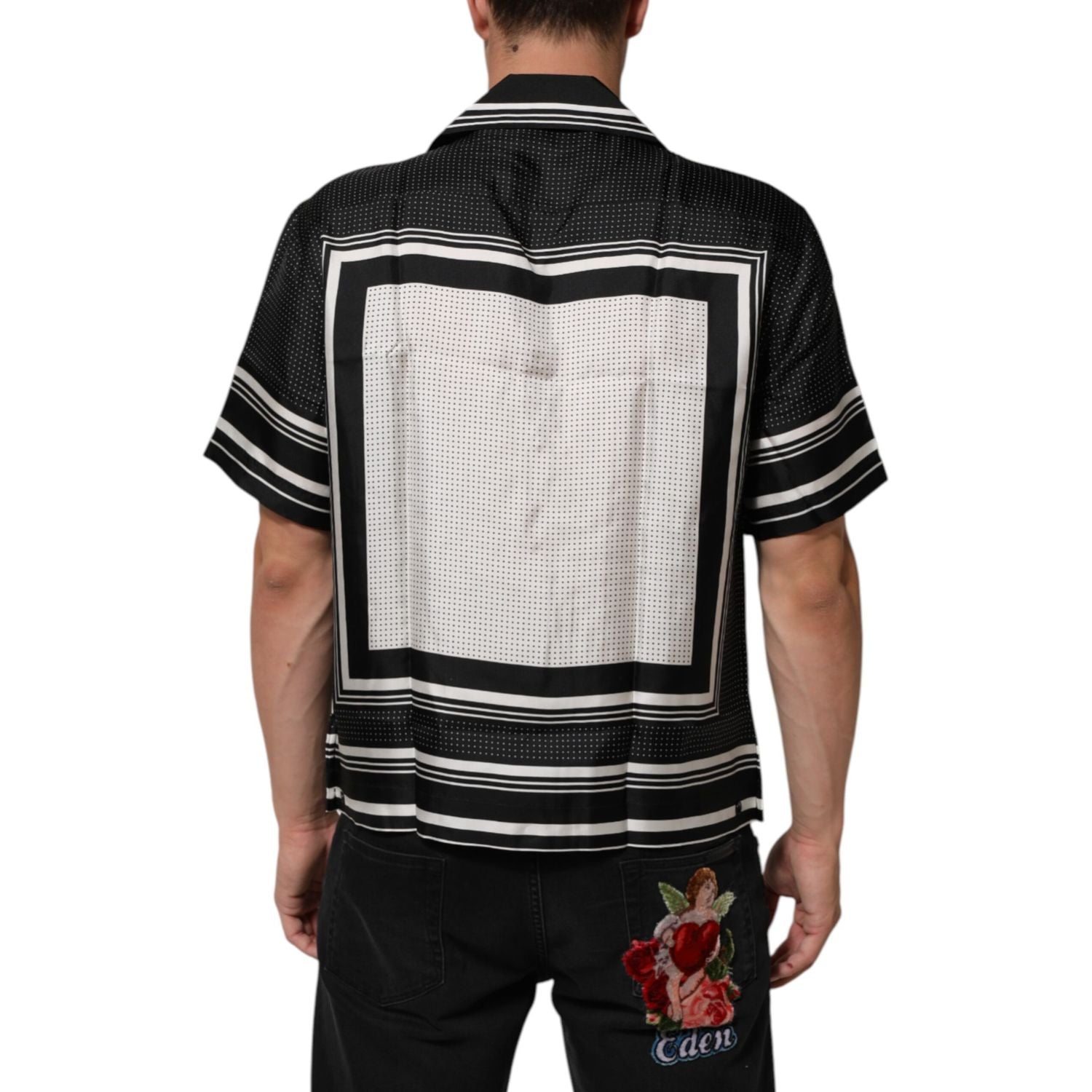 Front view with bag zipped and handles upright.