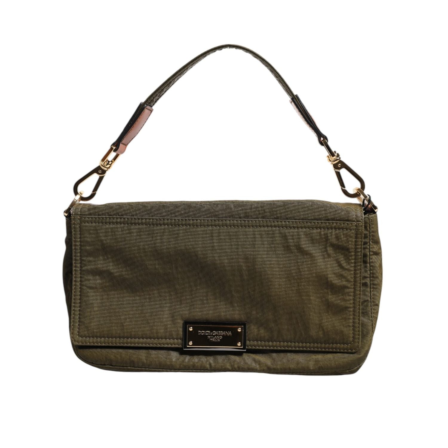 Front view with bag zipped and handles upright.