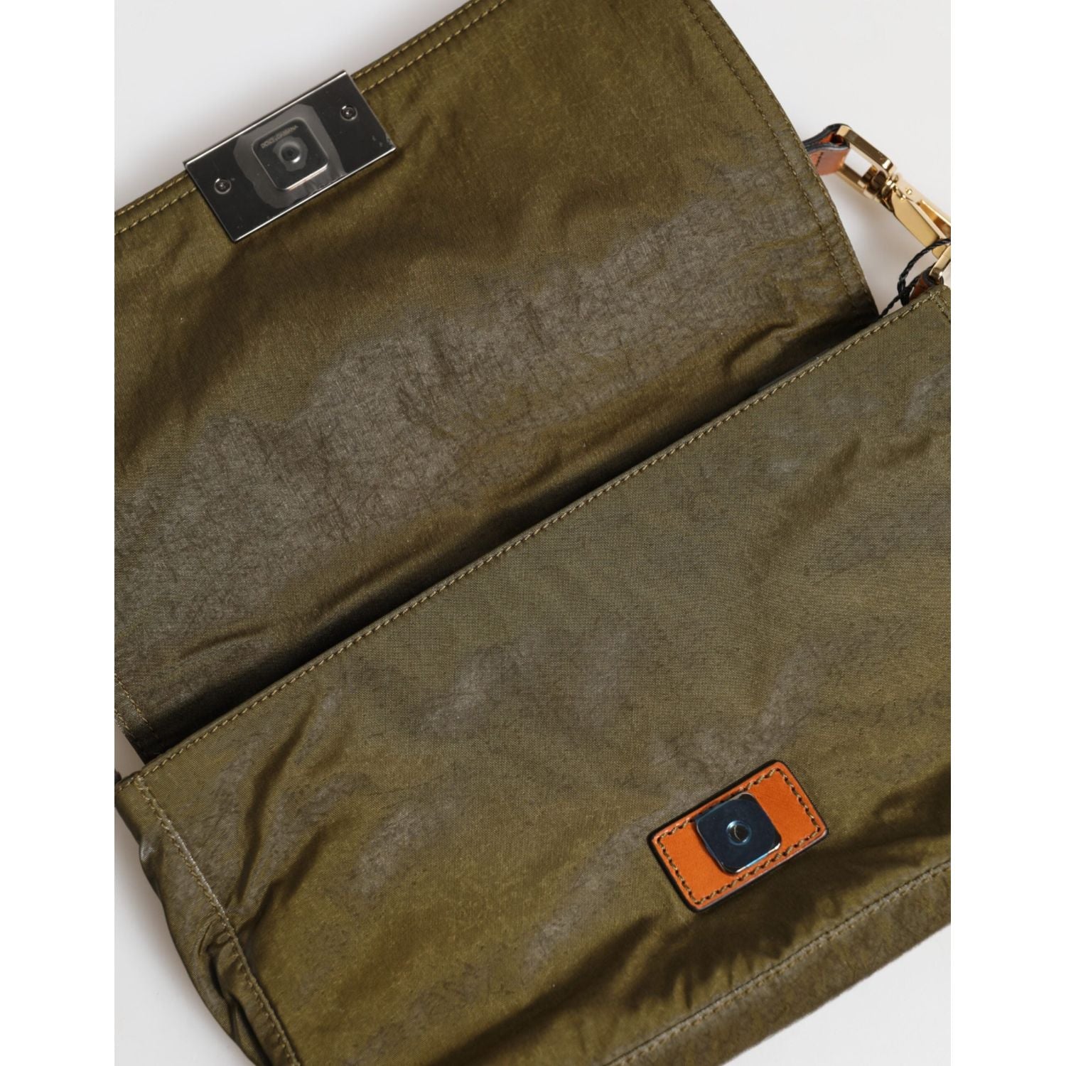 Front view with bag zipped and handles upright.