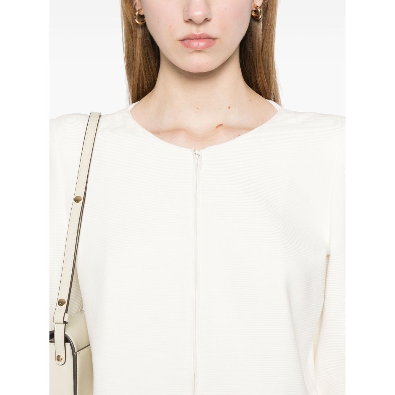 Front view with bag zipped and handles upright.