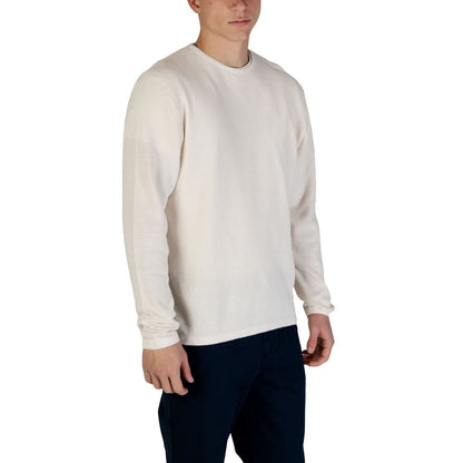 Man wearing Jack Jones White Cotton Sweatshirt with crew neck and fine knit texture, showcasing a versatile and sustainable clothing item.