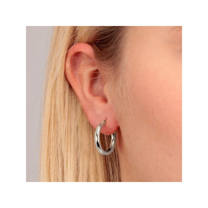 Close-up of ear wearing LA PETITE STORY JEWELRY Mod. LPS02ARQ182 silver hoop earring.