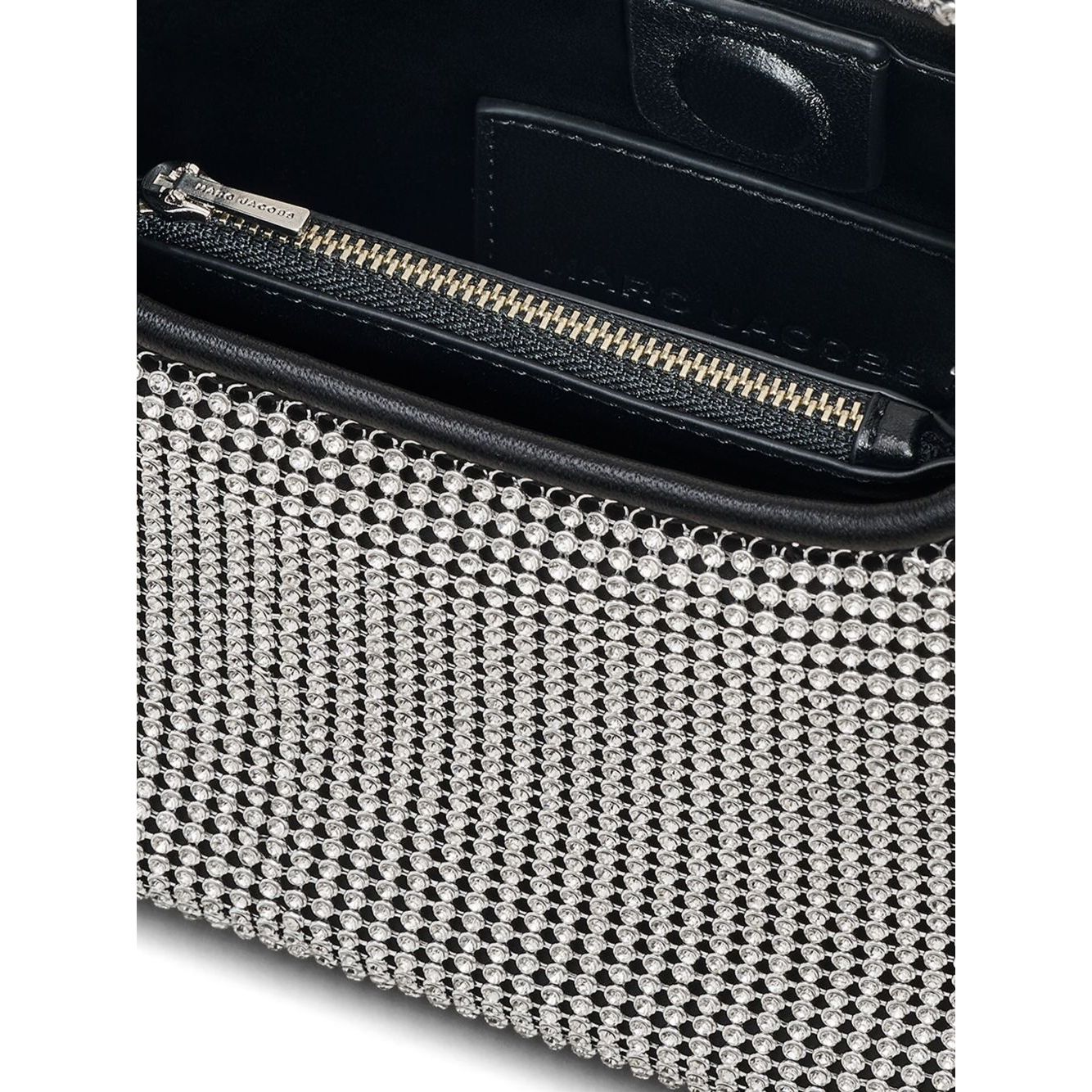 Front view with bag zipped and handles upright.