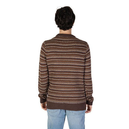 Rear view of a person wearing Only & Sons Brown Cotton Sweater, part of men's fall/winter knitwear collection, 60% cotton.