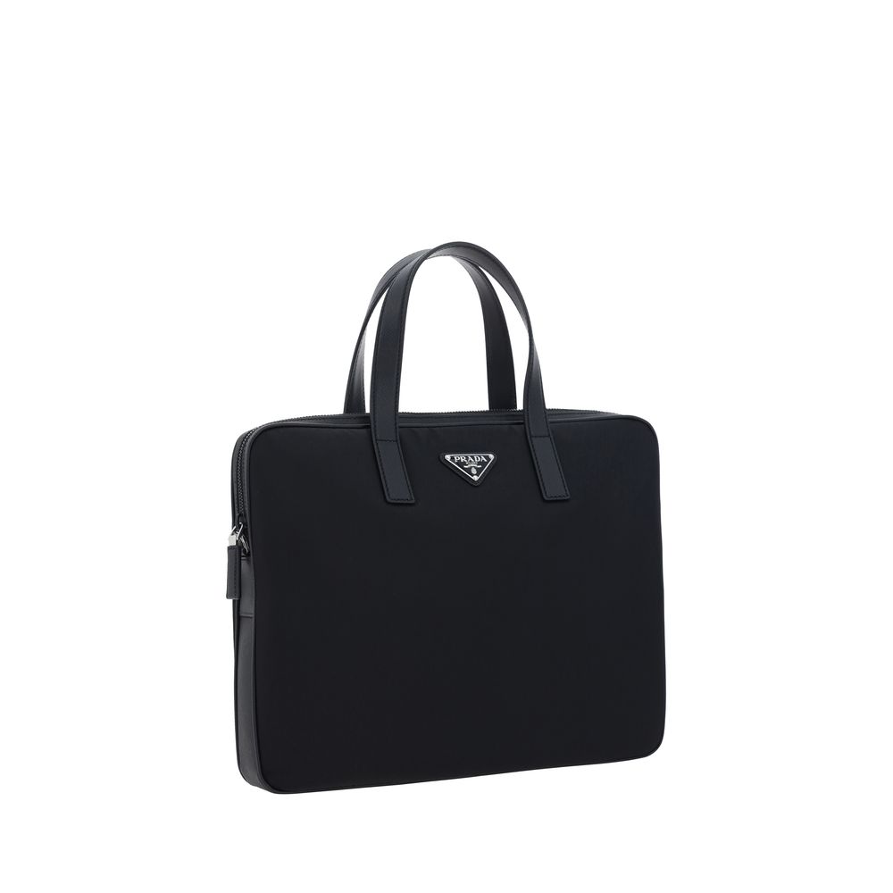 Front view with bag zipped and handles upright.