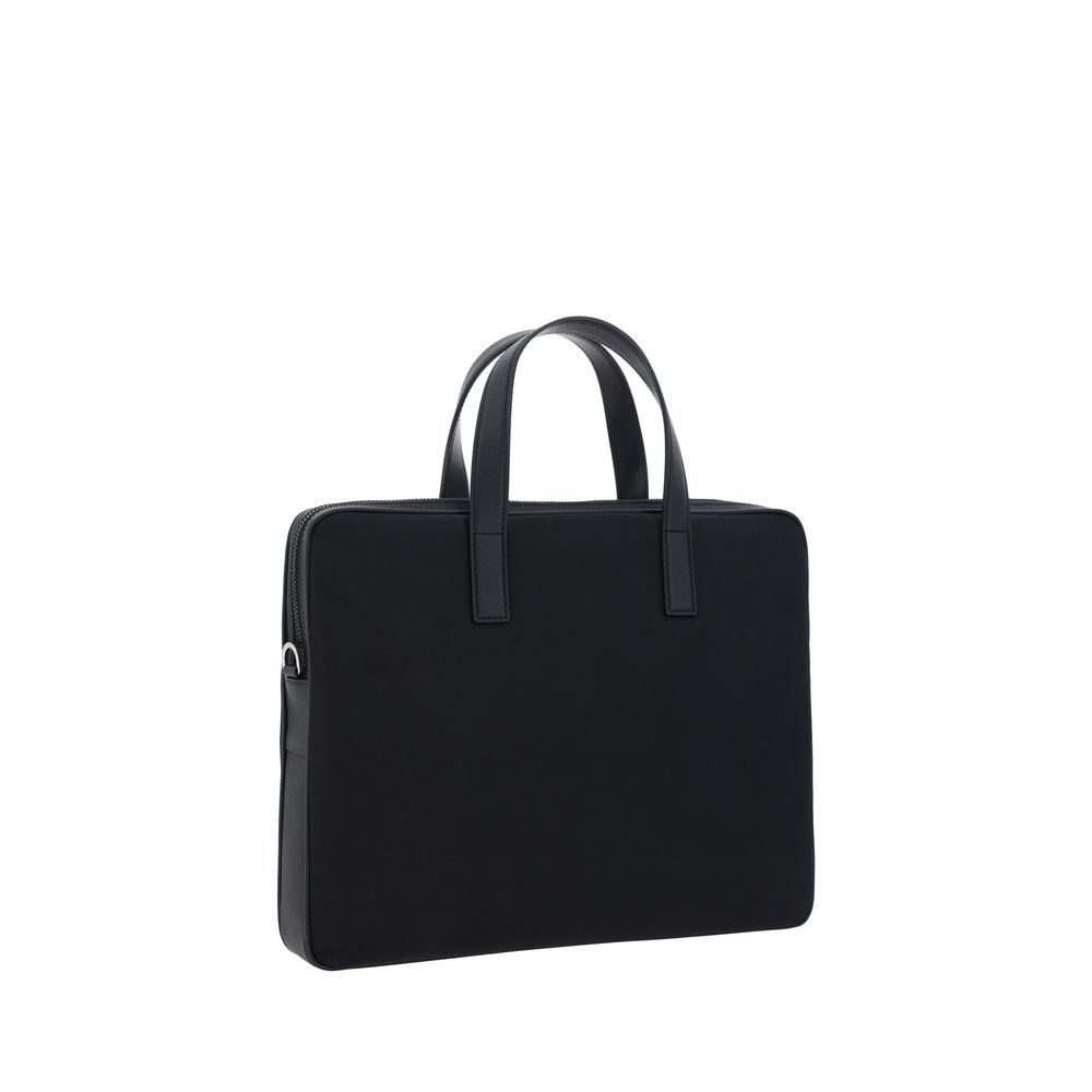 Front view with bag zipped and handles upright.