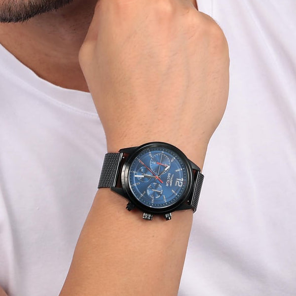 Gent wearing SECTOR Mod. 670 wristwatch, 45mm silver case, quartz multifunction, stylish design for men.