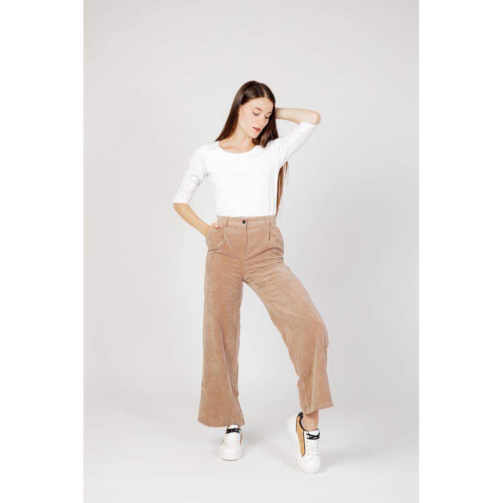 Woman wearing Street One Cream Cotton Long Sleeve t-shirt with beige pants, standing in a relaxed pose against a white background.