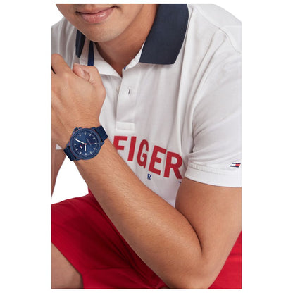 Man wearing TOMMY HILFIGER Mod. 1792022 watch with quartz movement and mineral dial, styled with casual outfit, emphasizing gent's elegance.