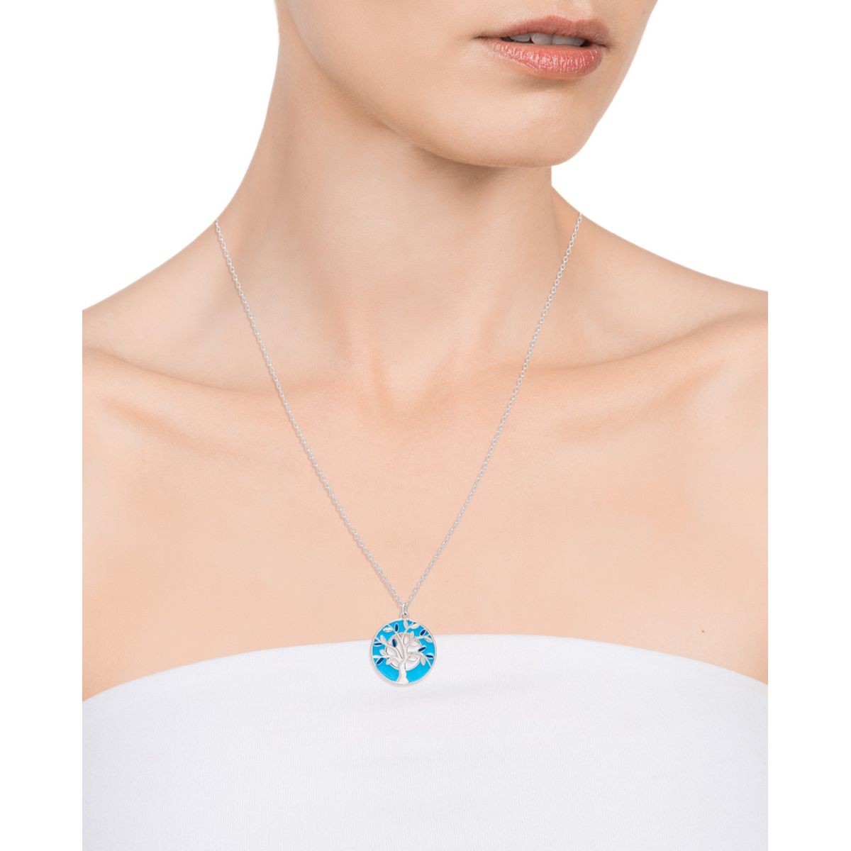 Lady wearing VICEROY JEWELS Mod. 13012C000-13 necklace with silver 925° pendant on a white background.