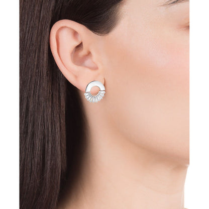 Close-up of a woman wearing VICEROY JEWELS Mod. 15109E000-38 silver earrings, featuring a unique circular design.