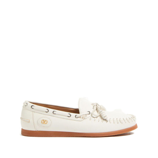 Valentino Garavani Palm Avenue Buffalo Boat Shoe in white leather with VLogo bow detail and rubber sole, side view