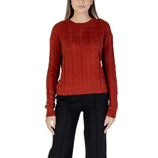 Vero Moda Red Viscose Sweater for women, fall/winter knitwear, featuring red cable pattern, 50% viscose composition.